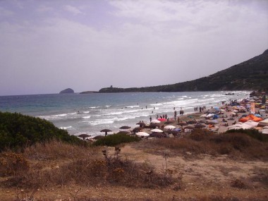 L’insenatura con la spiaggia di Coaccadus vista da Torre Cannai
